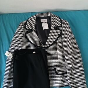 Le Suit Black and White Houndstooth Blazer